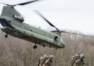 Militaire oefening met helikopter, omgeving Oldenzaal, Ootmarsum en Enschede