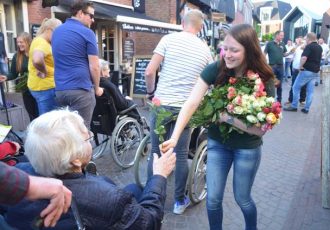 Na vijf jaar loopt de Avond4daagse als een trein in Ootmarsum en wint Maud Veneklaas een reis in de wolken