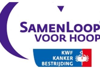 Boeken verkopen voor Samenloop voor Hoop tijdens Avondvierdaagse