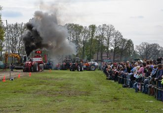 Trekkertrek Saasveld met sleepwagen ‘buurman en buurman’