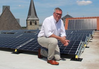 Gemeente Dinkelland geeft goede voorbeeld met zonnepanelen