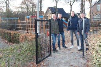 Saasveld vindt in afsluitbaar hekwerk oplossing voor een veilige speeltuin  