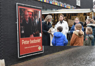 Kinderen ‘de Meander’ verrassen Peter Johannink