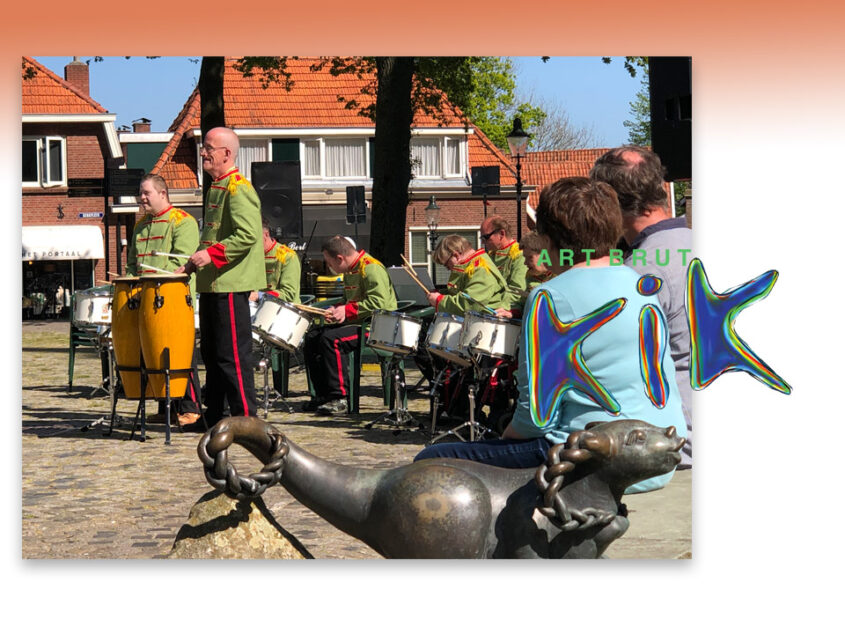 Optreden Drumclub RinTinTin in centrum Ootmarsum