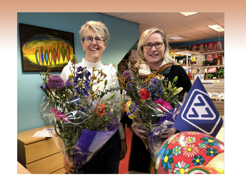 Monique en Myra de nieuwe ambassadeurs voor de VVV in Ootmarsum