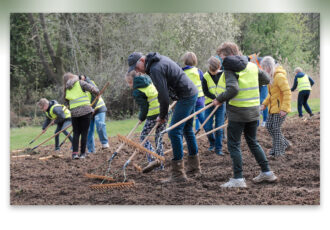 Dinkellandse jeugd zet zich in voor bijen en vlinders