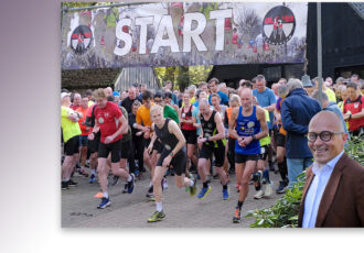 Burgemeester lost startschot maar loopt ook zelf mee bij Springendalloop